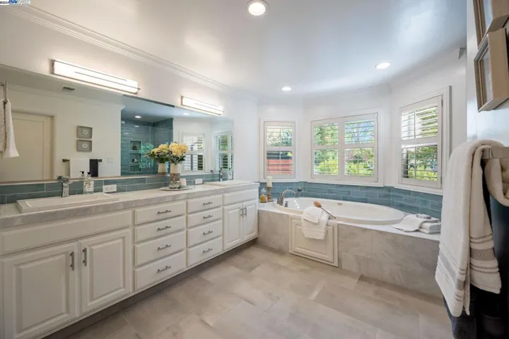 24 Crest Estate Dr, Alamo, California 94507