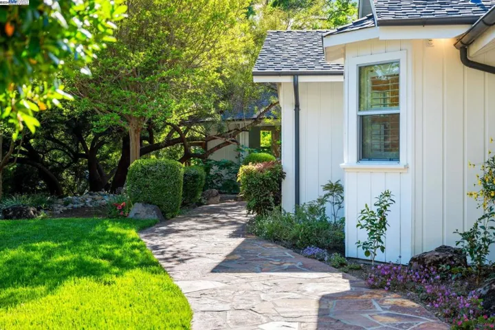 24 Crest Estate Dr, Alamo, California 94507