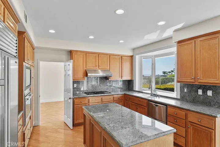 27 High Blf, Laguna Niguel, California 92677