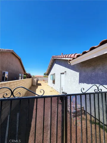 14502 Rivers Edge Road, Helendale, California 92342