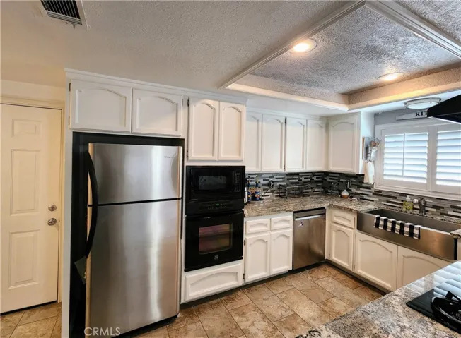 14502 Rivers Edge Road, Helendale, California 92342