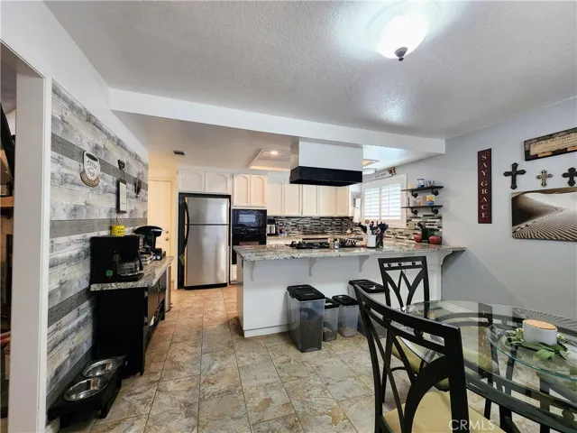 14502 Rivers Edge Road, Helendale, California 92342