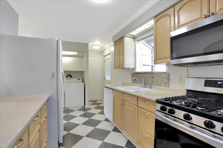 182 Elm Drive, Hollister, California 95023