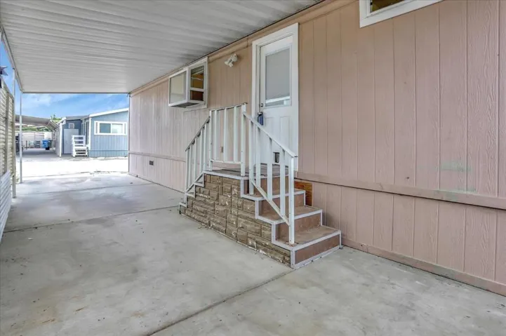 182 Elm Drive, Hollister, California 95023