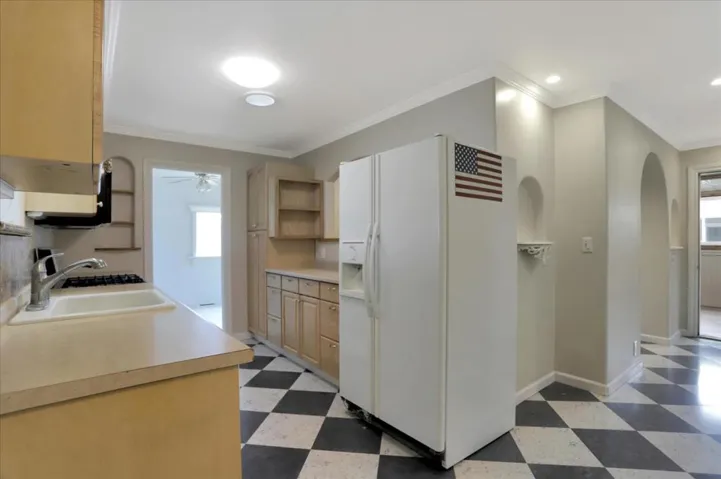 182 Elm Drive, Hollister, California 95023