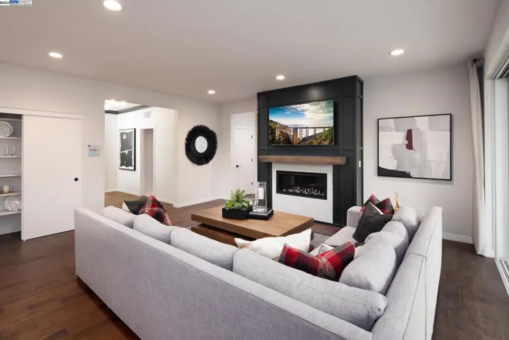 2017 Flapjack Way, Santa Rosa, California 95407