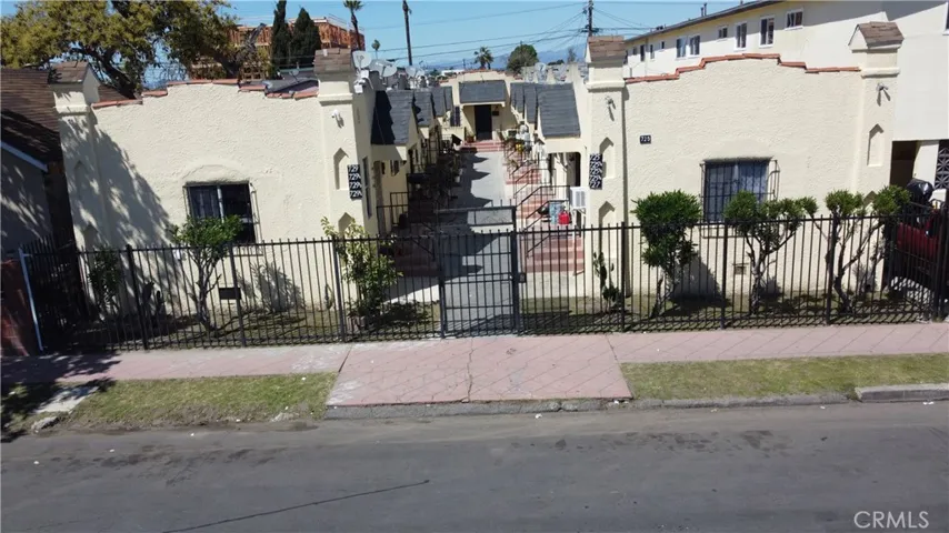 725 W 77th Street, Los Angeles, California 90044