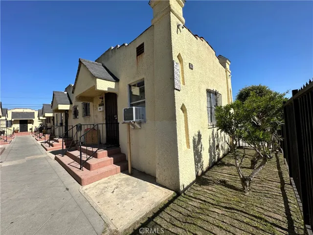 725 W 77th Street, Los Angeles, California 90044