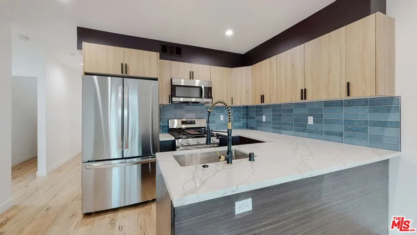 6809 Gloria Avenue, Los Angeles, California 91406