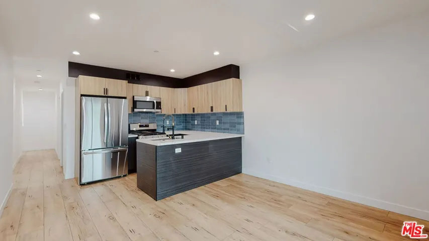 6809 Gloria Avenue, Los Angeles, California 91406