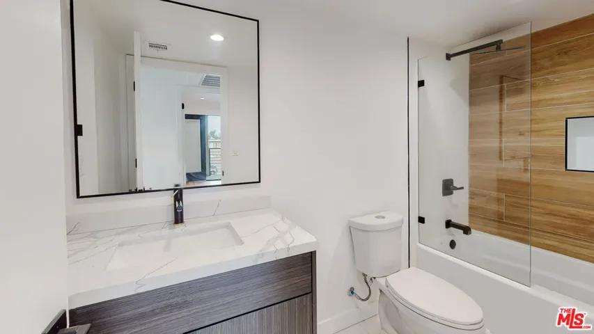 6809 Gloria Avenue, Los Angeles, California 91406