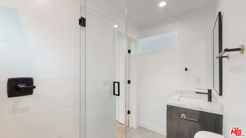 6809 Gloria Avenue, Los Angeles, California 91406