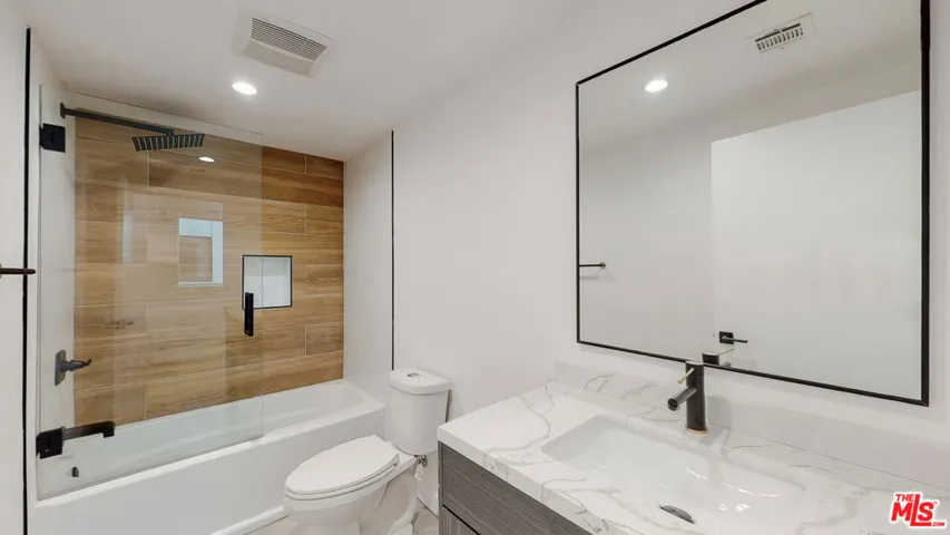 6809 Gloria Avenue, Los Angeles, California 91406