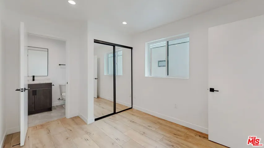 6809 Gloria Avenue, Los Angeles, California 91406