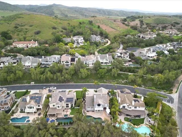 Coto de Caza Golf & Racquet Club, offers a variety of membership opportunities for exclusive amenities, such as golf, a country club, tennis courts, & swimming pools.  Coto Equestrian Preserve, a 24.1-acre facility dedicated to equestrian sports.