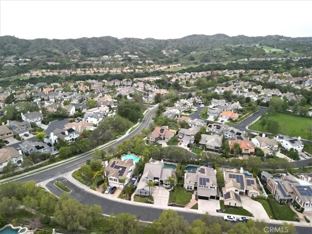 The home is located walking distance to a fantastic neighborhood park w/sports court.