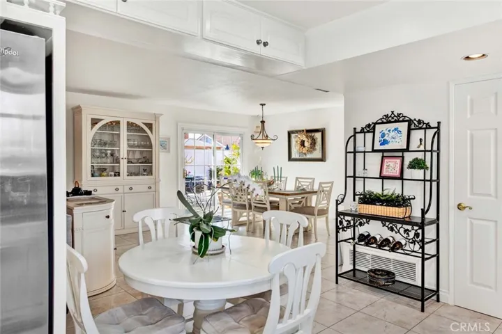 Eat In Kitchen With Tile Floors