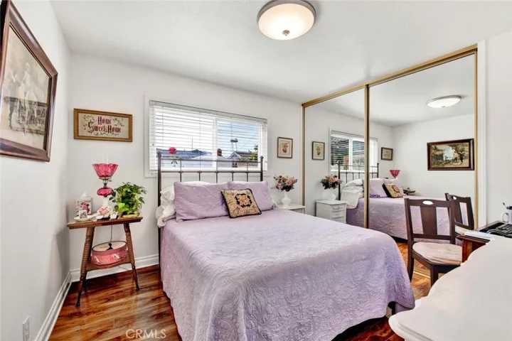 2nd Guest Bedroom With Mirrored Closet