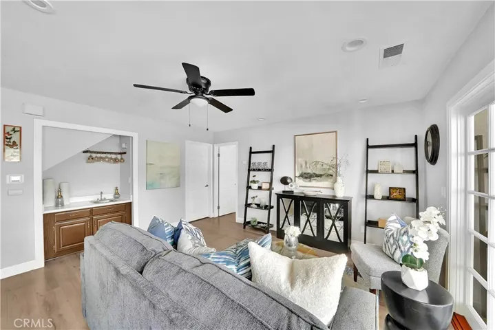 Family room with wet bar