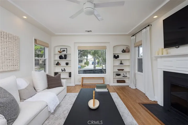3759 Locust Avenue, Long Beach, California 90807