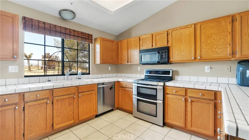 12271 Middleton Rd, Phelan, California 92372