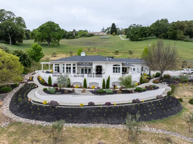 8560 Corriente Road, Atascadero, California 93422