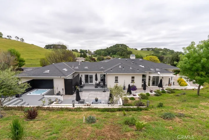 8560 Corriente Road, Atascadero, California 93422