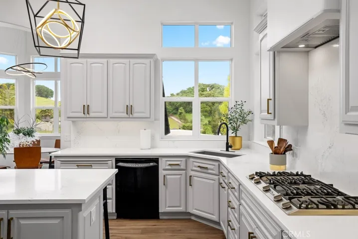8560 Corriente Road, Atascadero, California 93422