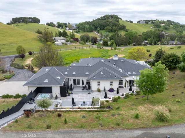 8560 Corriente Road, Atascadero, California 93422
