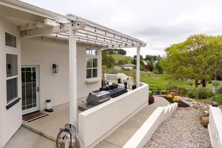 8560 Corriente Road, Atascadero, California 93422