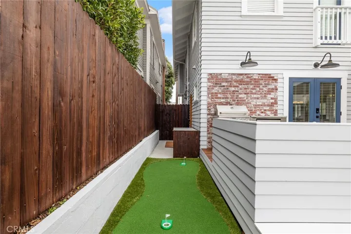 411 Emerald Street, Redondo Beach, California 90277