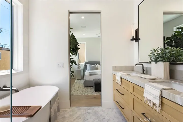 430 1/2 Fernleaf, Corona Del Mar, California 92625