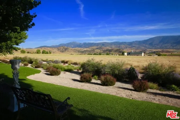 24492 Bear Valley, Tehachapi, California 93561