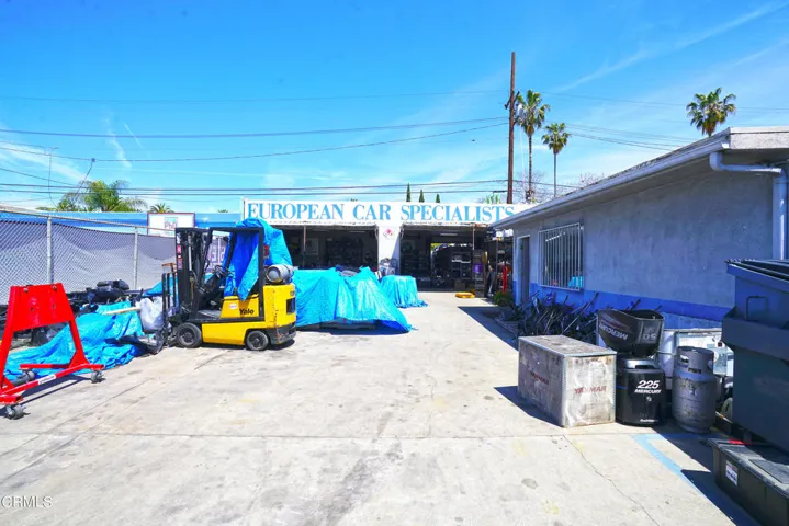 Auto yard