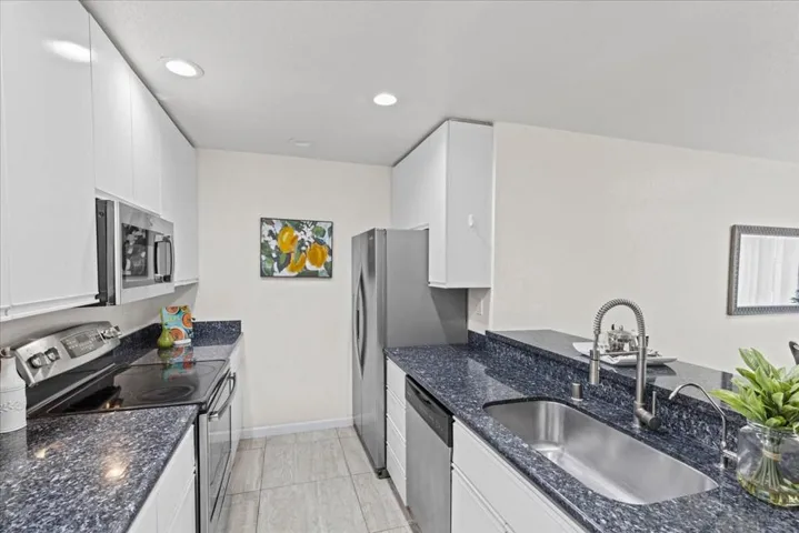 4159 El Camino Way C, Palo Alto, California 94306