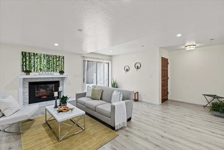 4159 El Camino Way C, Palo Alto, California 94306