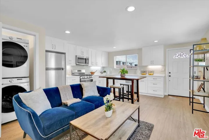 6301 S Harcourt, Los Angeles, California 90043