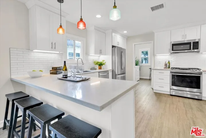6301 S Harcourt, Los Angeles, California 90043