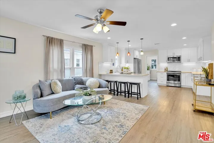 6301 S Harcourt, Los Angeles, California 90043