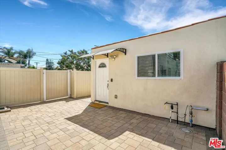 6301 S Harcourt Avenue, Los Angeles, California 90043