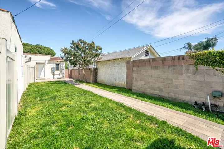 6301 S Harcourt Avenue, Los Angeles, California 90043