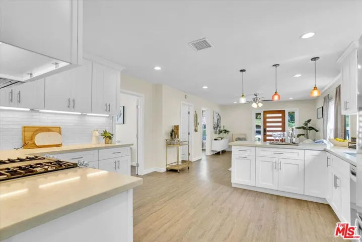 6301 S Harcourt Avenue, Los Angeles, California 90043