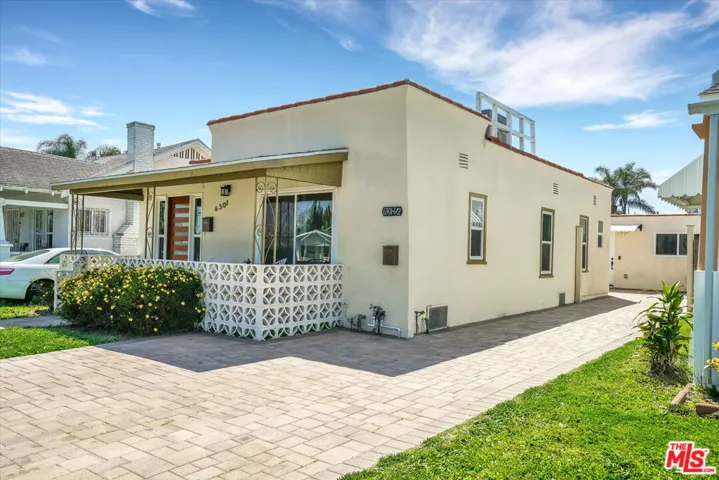 6301 S Harcourt Avenue, Los Angeles, California 90043
