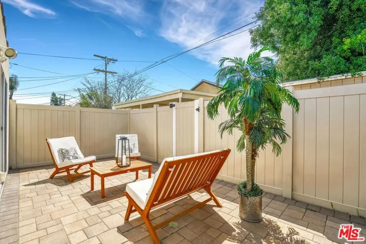6301 S Harcourt Avenue, Los Angeles, California 90043