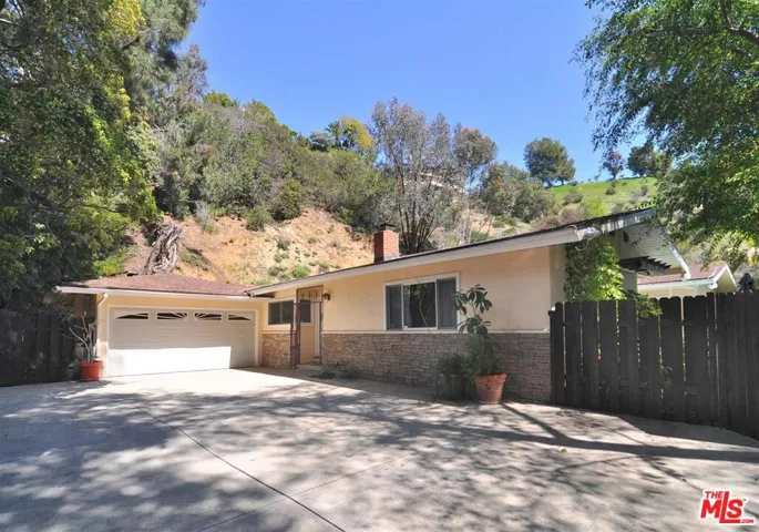 2540 Laurel Pass / Bypass, Los Angeles, California 90046