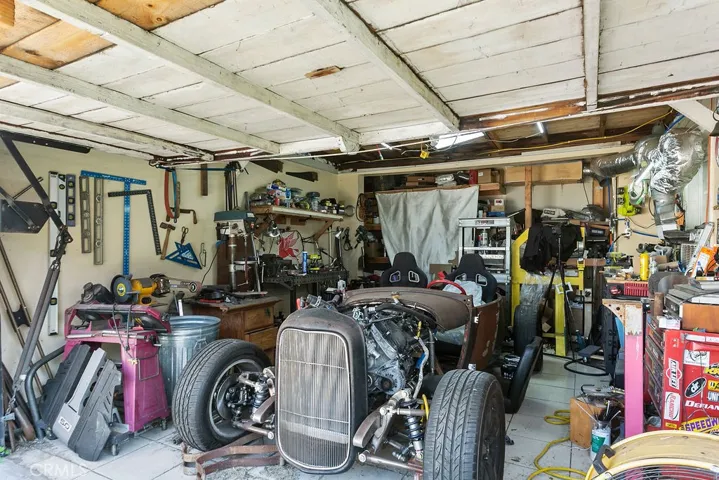 Garage has 240 Volts