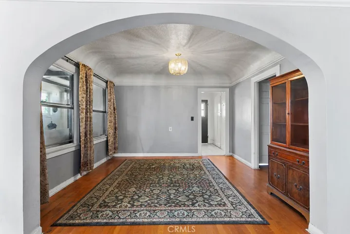 Beautiful archway leads to the dining area.