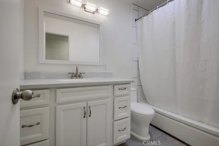 Guest/Shared Bathroom