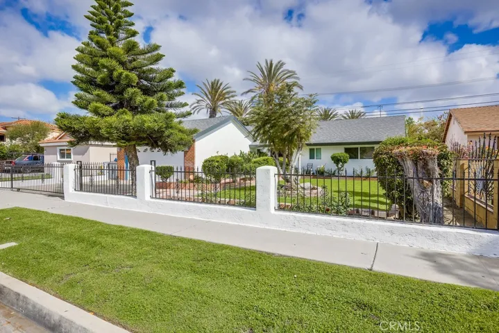 4517 Roosevelt Avenue, Santa Ana, California 92703
