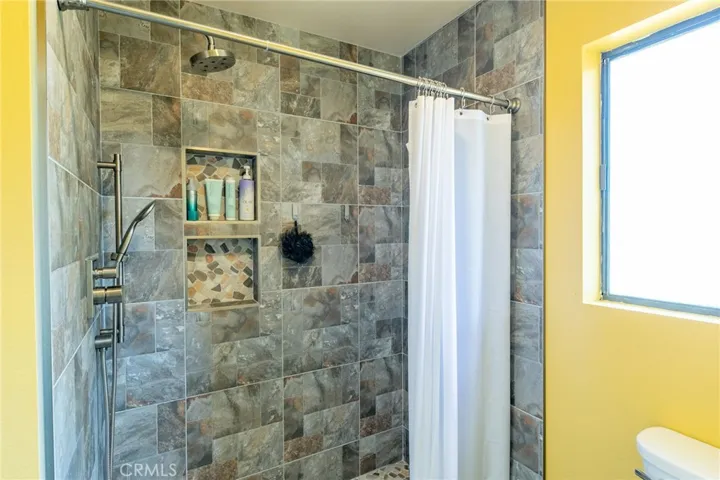 521 W Duarte Road G, Monrovia, California 91016